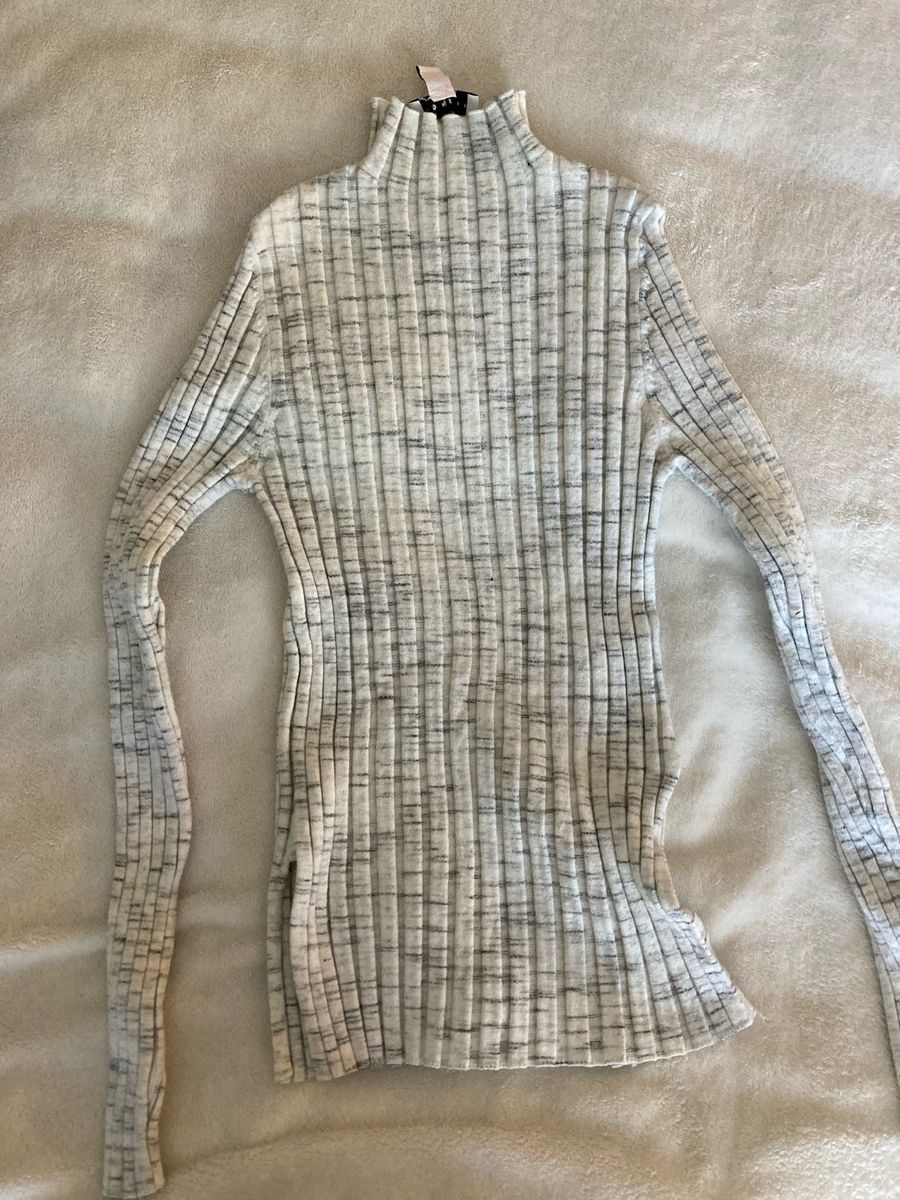 White and grey ribbed turtleneck 